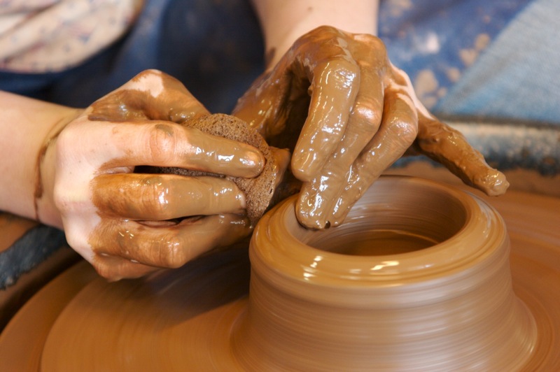 Image of a pottery wheel by kellinahandbasket released via Creative Commons CC BY-NC 2.0